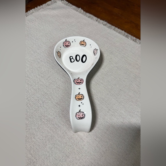 BOO Rae Dunn HALLOWEEN Spoon Rest - Picture 1 of 3